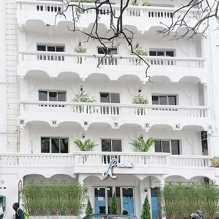 A L'Hotel Antananarivo Exterior photo