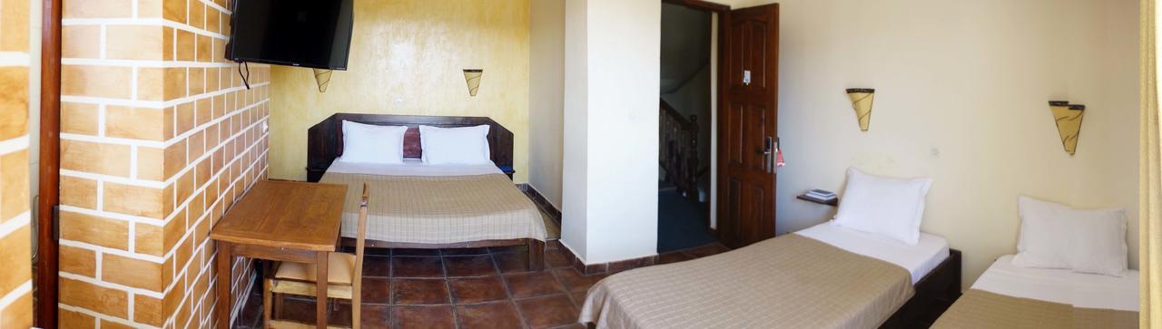A L'Hotel Antananarivo Exterior photo
