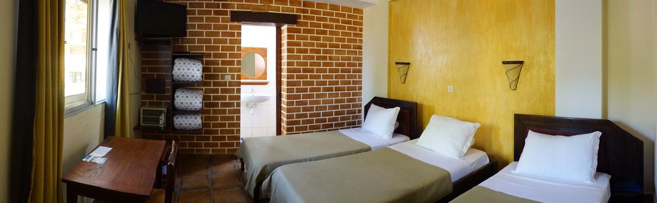 A L'Hotel Antananarivo Exterior photo